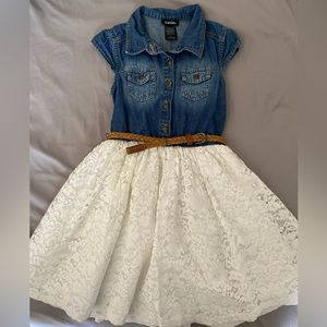 Used girl dress is good condition, no flaws